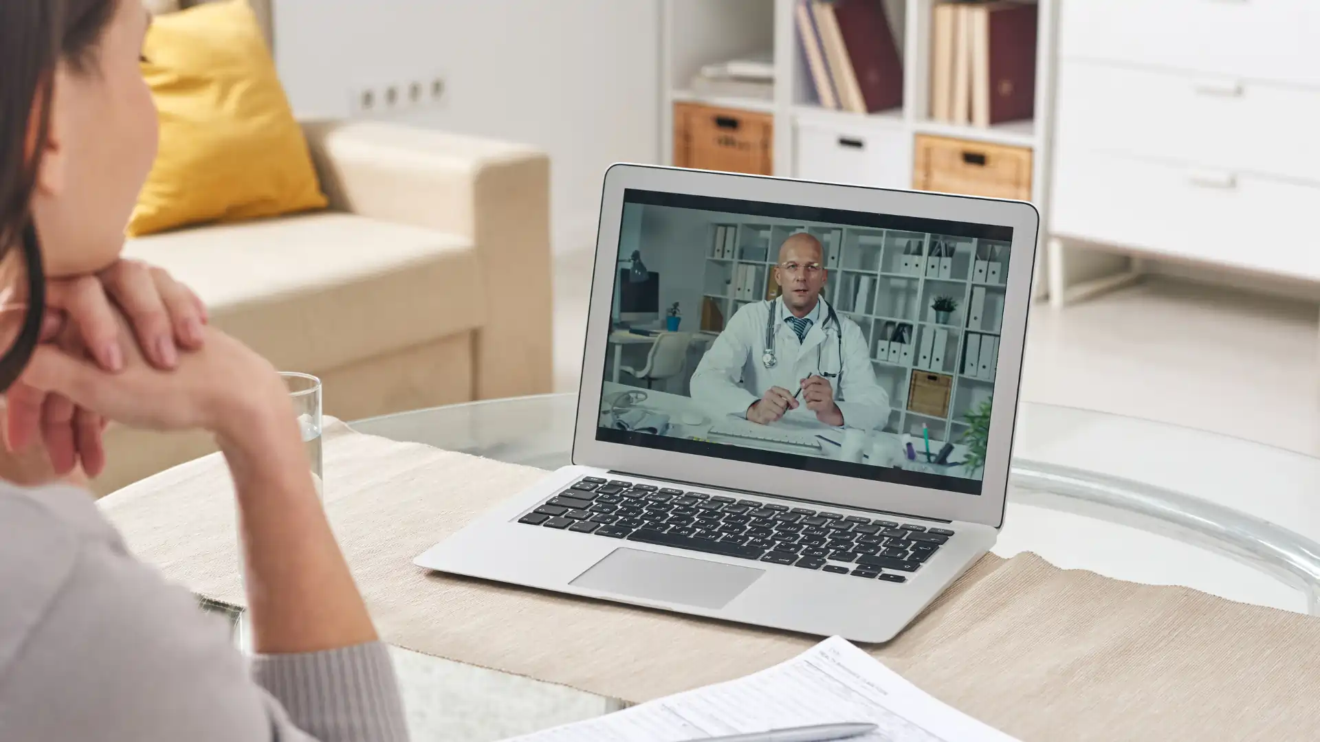 Konsultacja onkologiczna online. Kiedy ma sens i jak wygląda w praktyce?